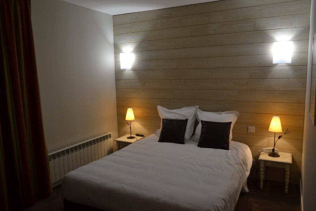 Hotel Le Saint-Jacques Cloyes-sur-le-Loir Exterior foto
