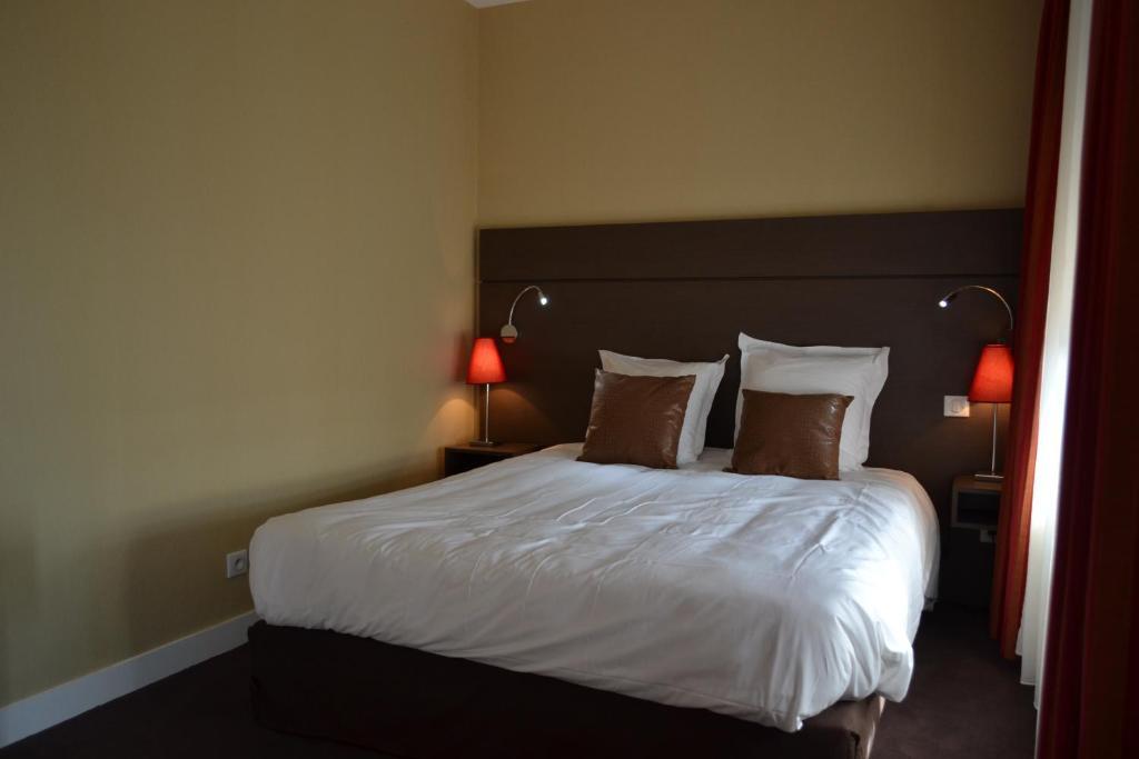 Hotel Le Saint-Jacques Cloyes-sur-le-Loir Habitación foto